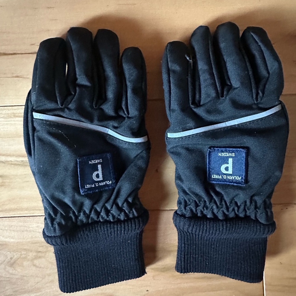 Polarn O. Pyret Black Mittens